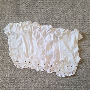 Bundle of 8 White Baby Short-Sleeve Bodysuits | NEWBORN